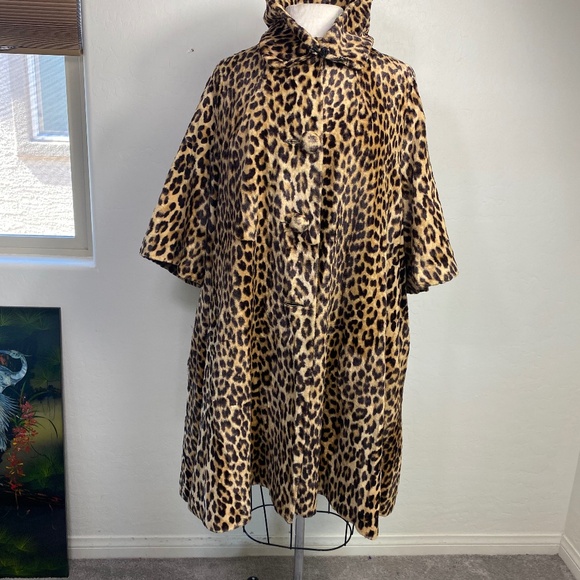 Vtg Leopard faux fur swing  coat with bracelet sleeves - Picture 1 of 12